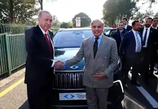 Erdoğan, Pakistan Başbakanı'na Togg Hediye Etti