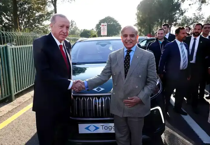 Erdoğan, Pakistan Başbakanı'na Togg Hediye Etti