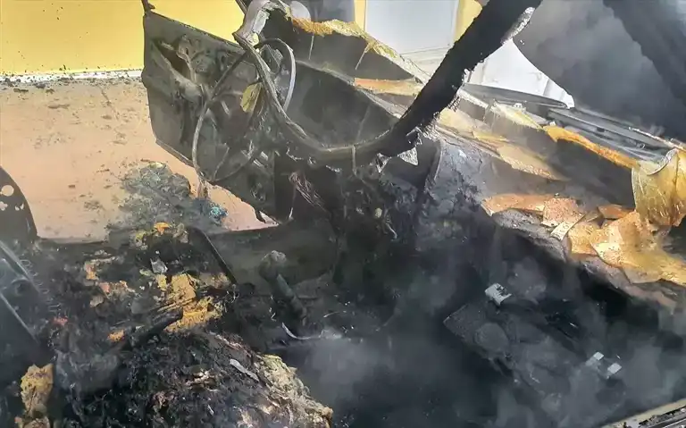 Demirci'de Park Halindeki Araçta Yangın!